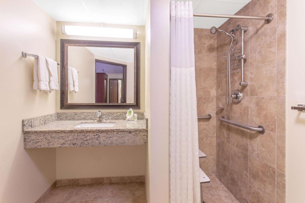 | AmericInn by Wyndham Calumet