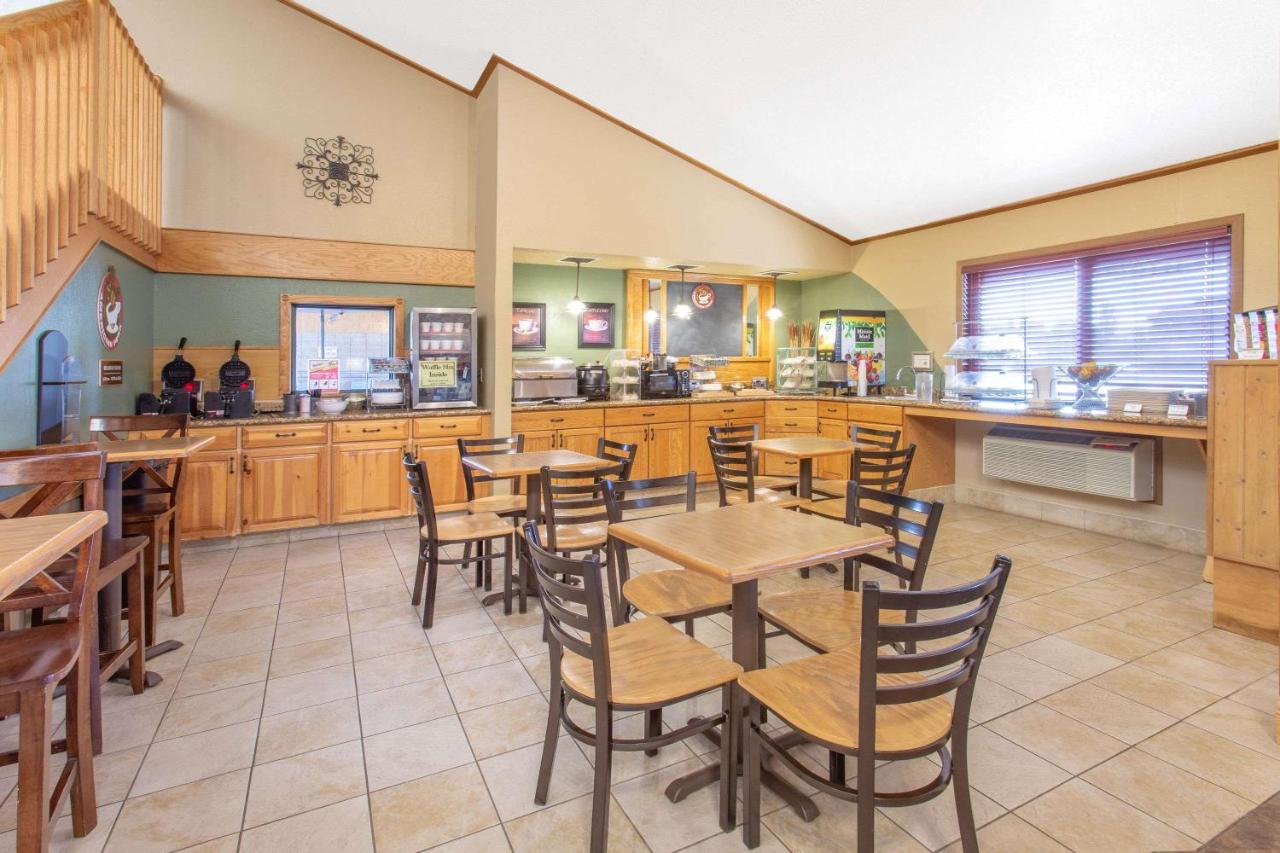 | AmericInn by Wyndham Calumet