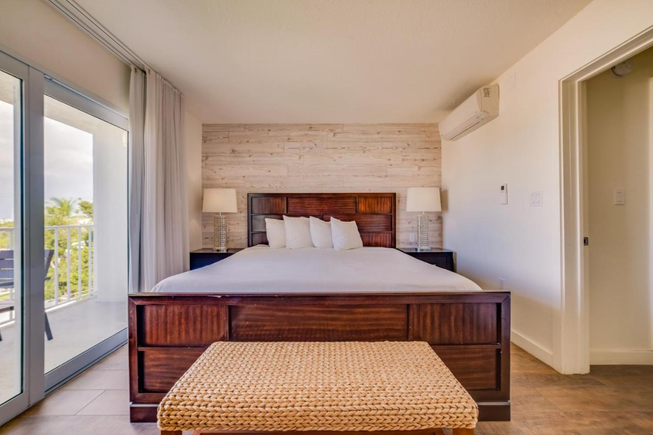 Deluxe King Two Bedroom Suite at Skipjack Resort & Marina