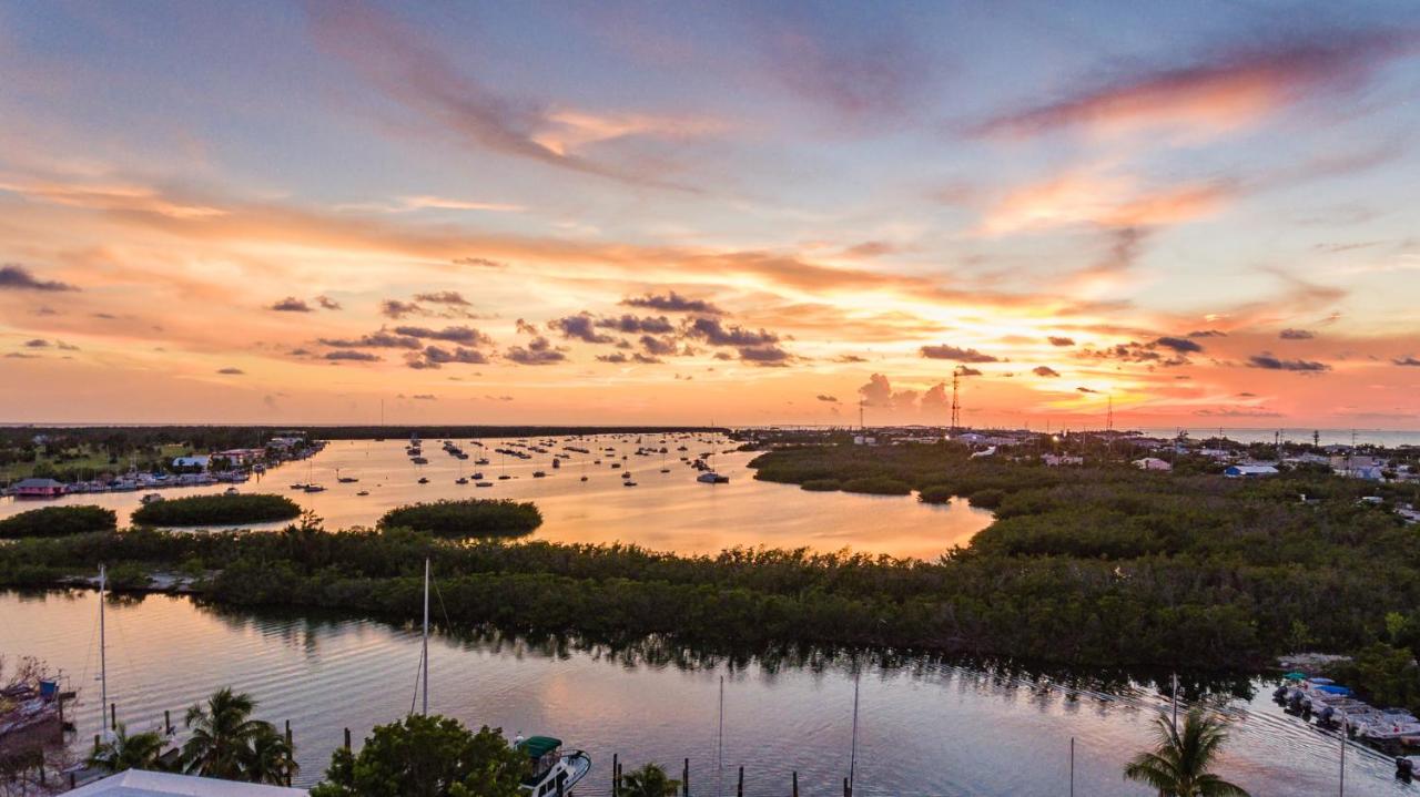 Deluxe King Two Bedroom Suite at Skipjack Resort & Marina