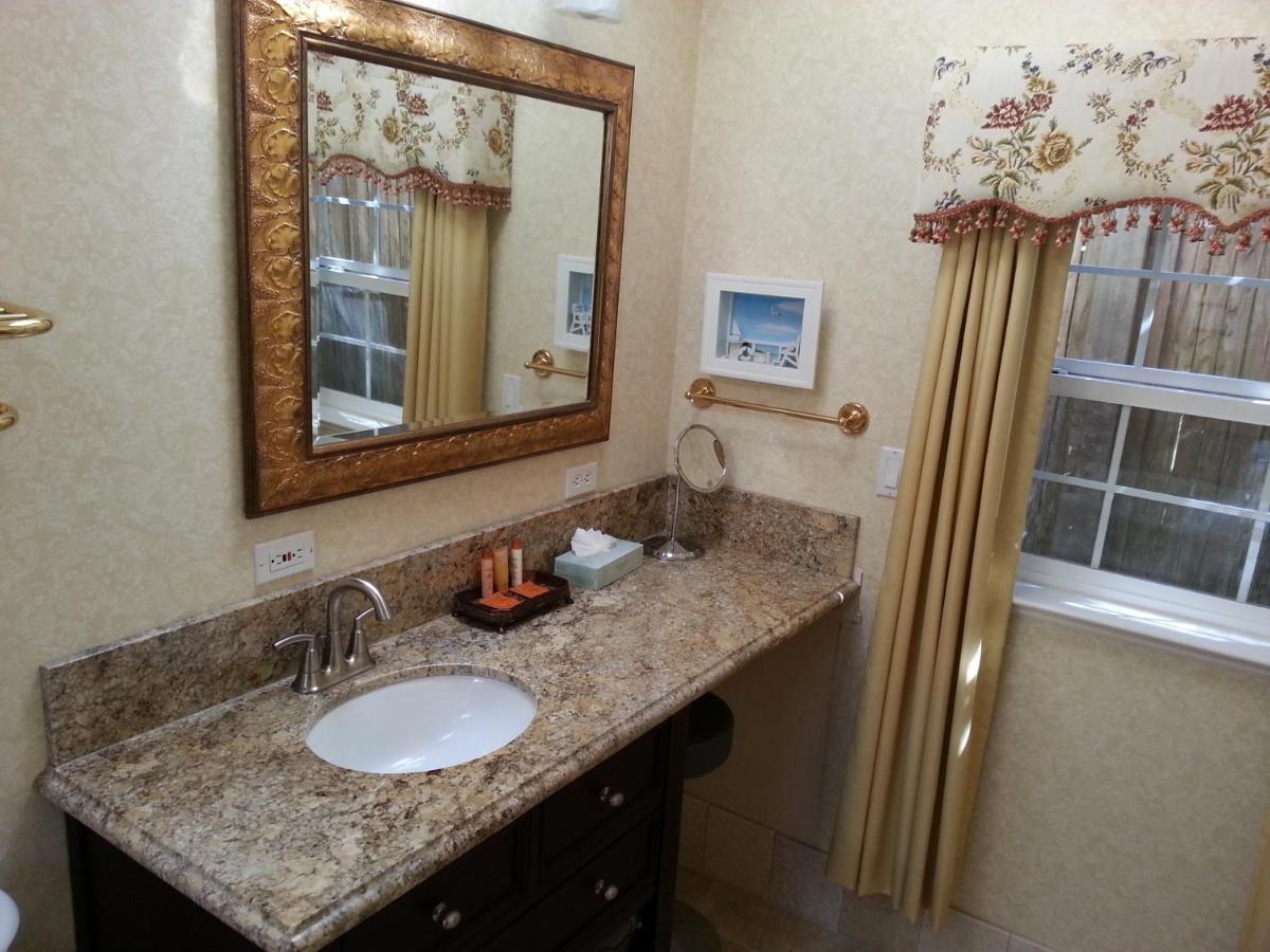  | The Vendange Carmel Inn & Suites