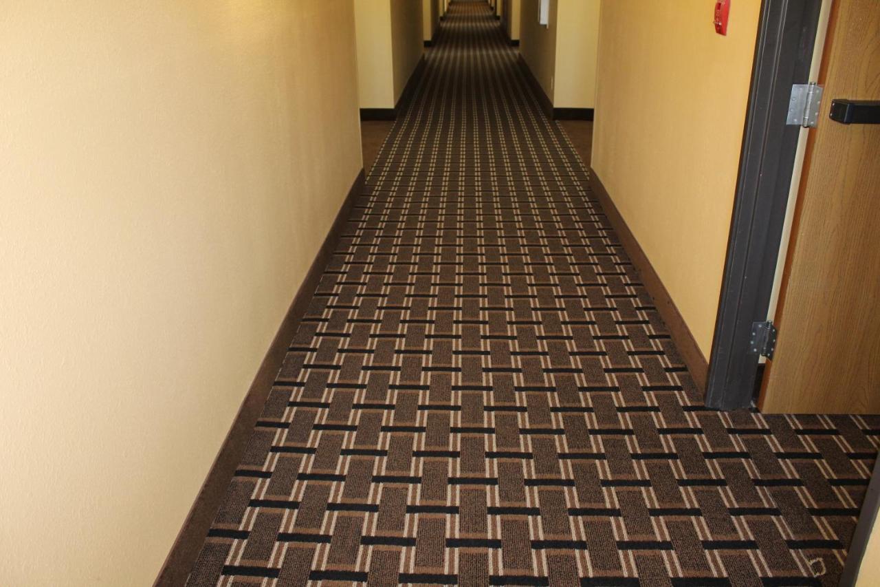 | Super 8 by Wyndham Warrenton