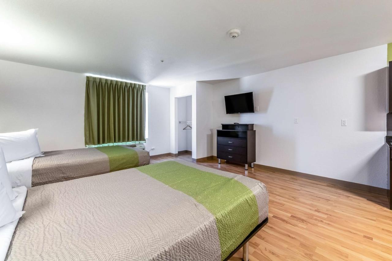 Deluxe Quadruple Room - Non-Smoking at Studio 6 San Marcos, TX