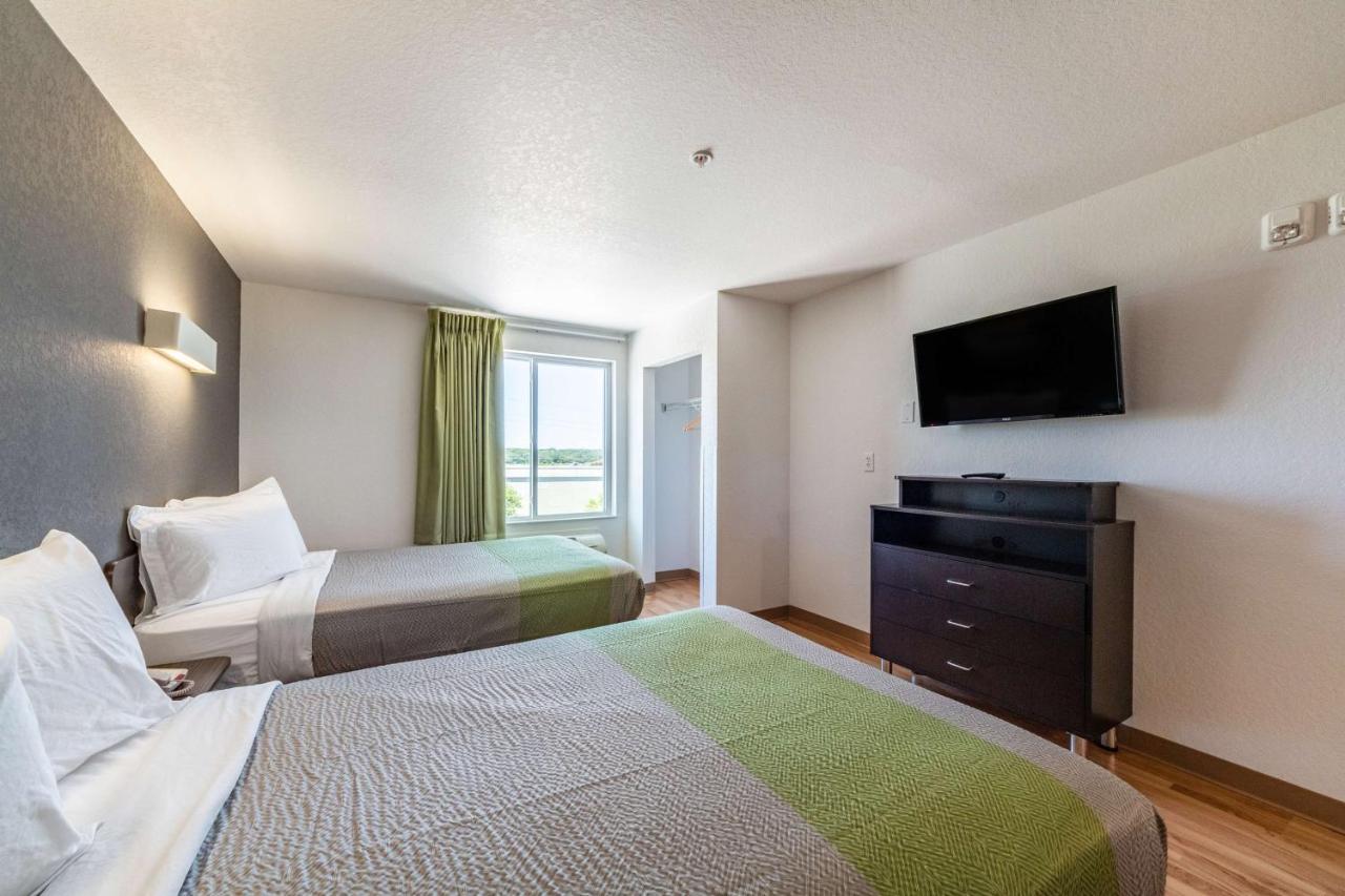 Deluxe Quadruple Room - Non-Smoking at Studio 6 San Marcos, TX