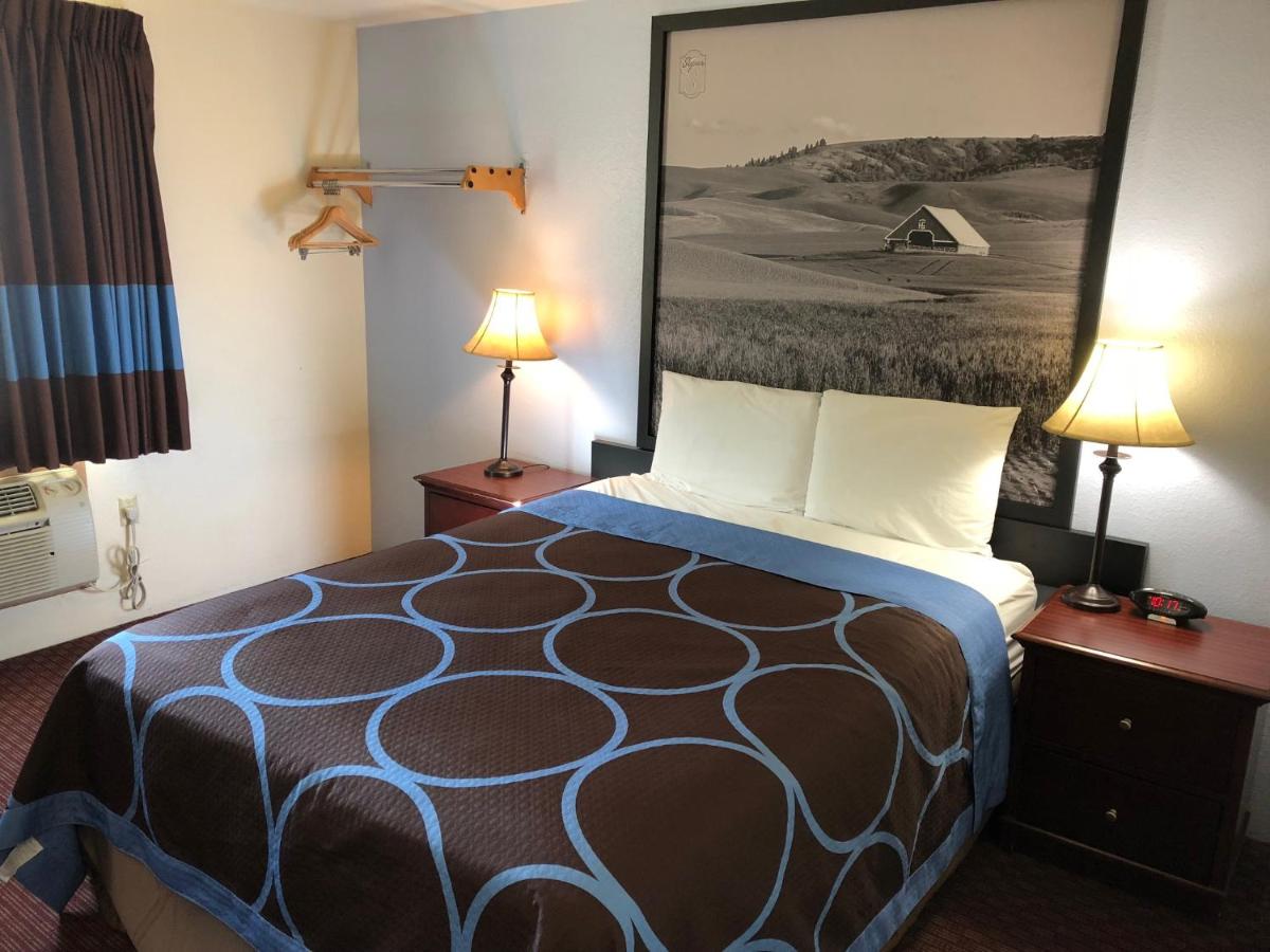 Queen Room - Non-Smoking at Super 8 by Wyndham Lewiston