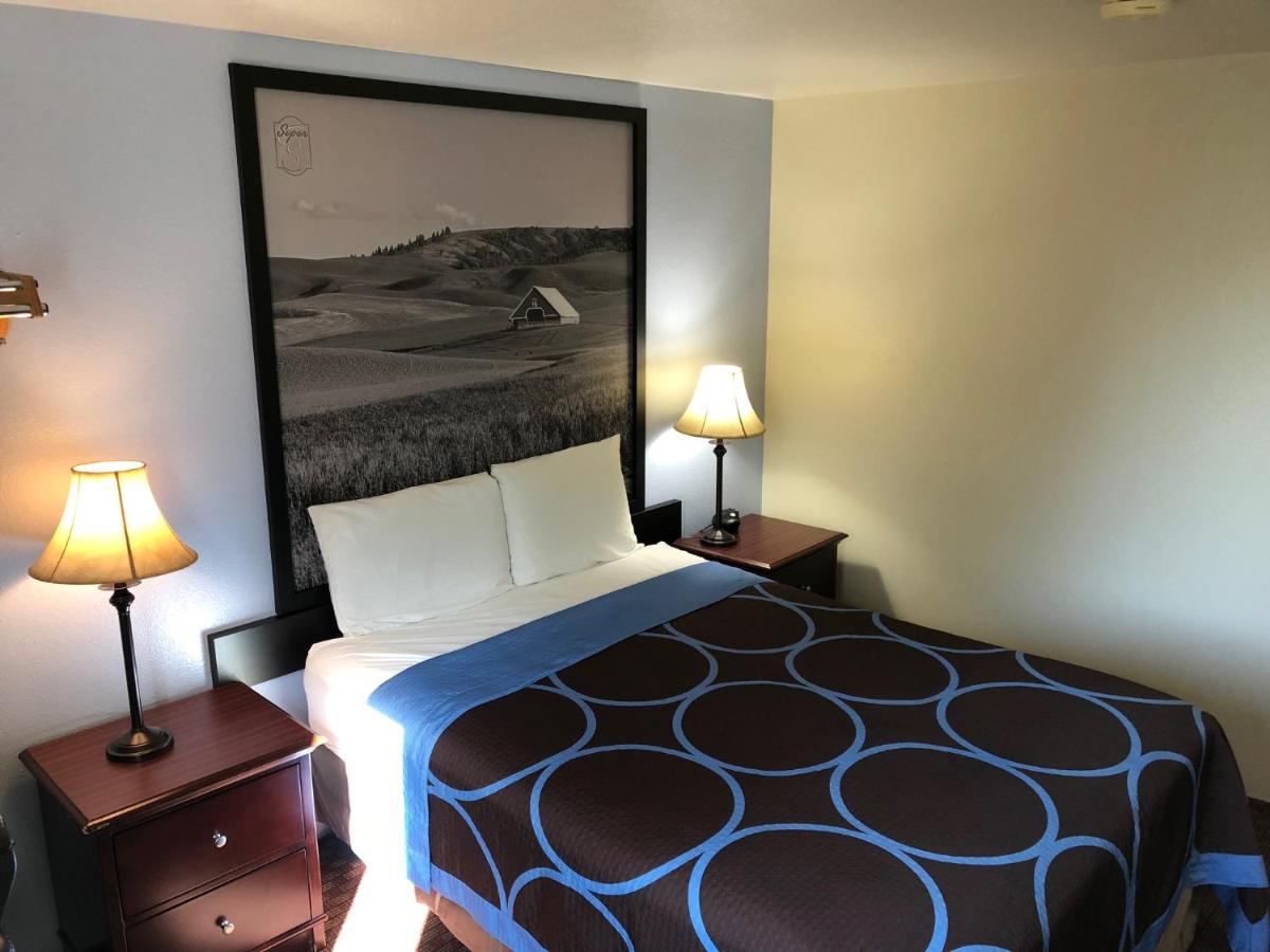 Queen Room - Non-Smoking at Super 8 by Wyndham Lewiston