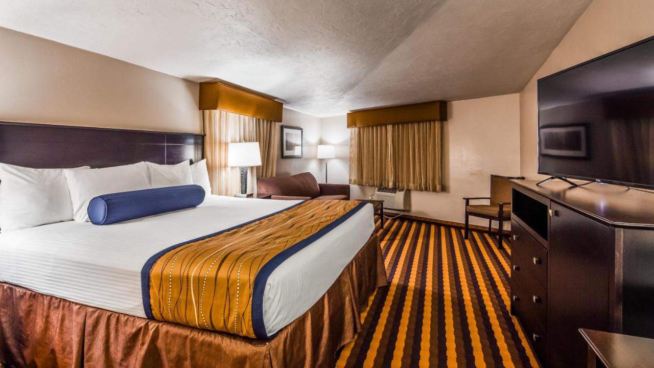 Queen Room with Sofa Bed - Pet-Friendly at Best Western New Oregon