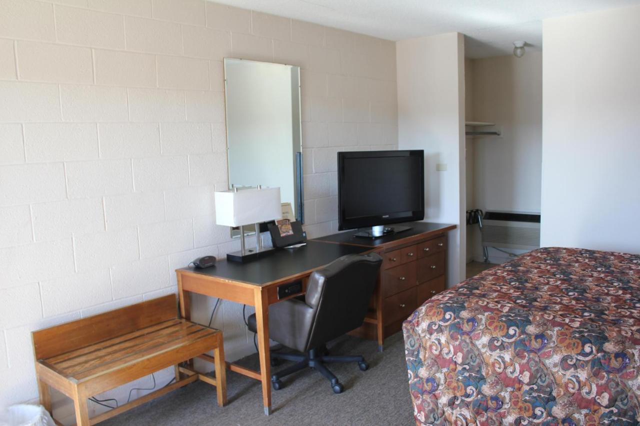 | Hastings Express Inn