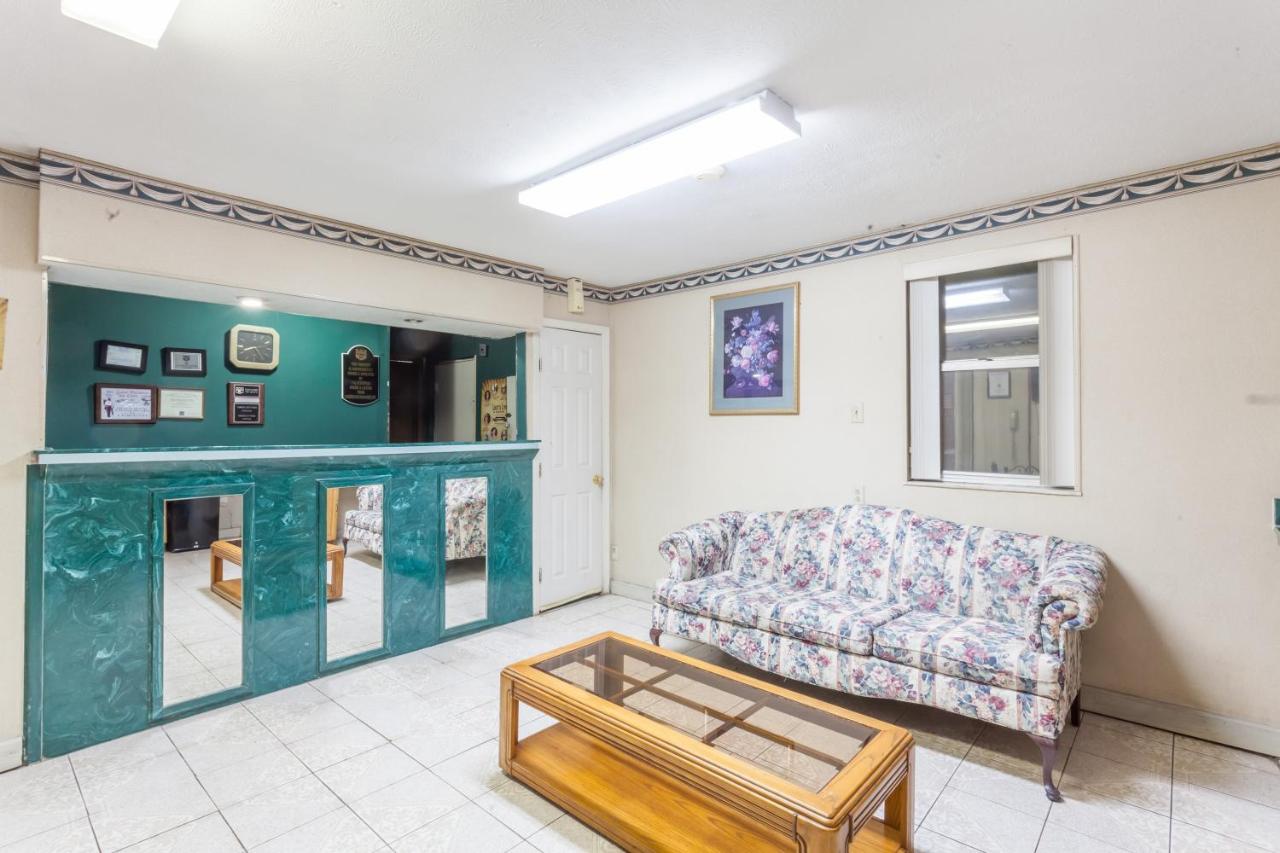 | Knights Inn Hurricane Mills