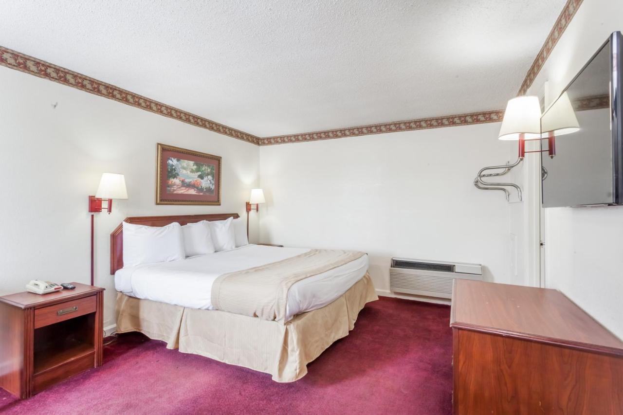 | Knights Inn Hurricane Mills