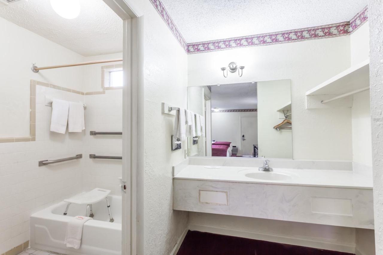 | Knights Inn Hurricane Mills