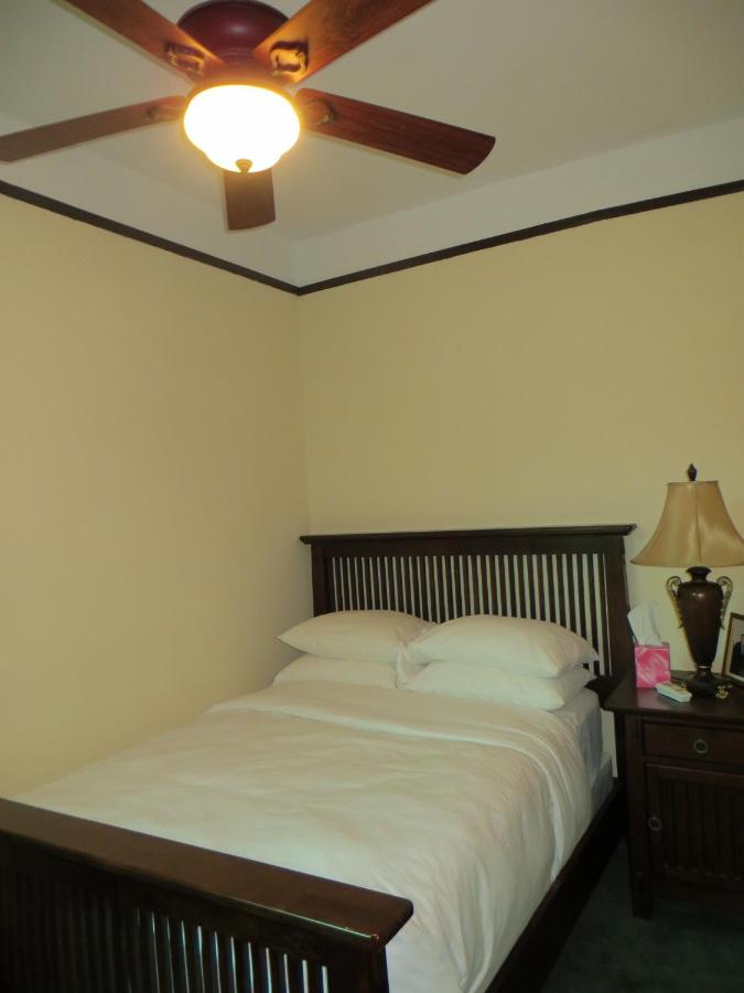 Three-Bedroom Suite at The Polo Inn Bridgeport U.S.A.