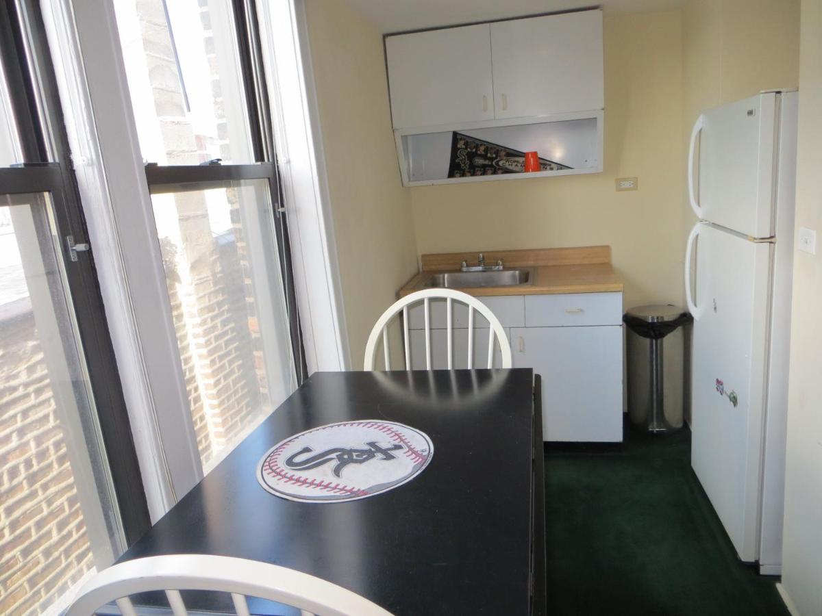 Three-Bedroom Suite at The Polo Inn Bridgeport U.S.A.