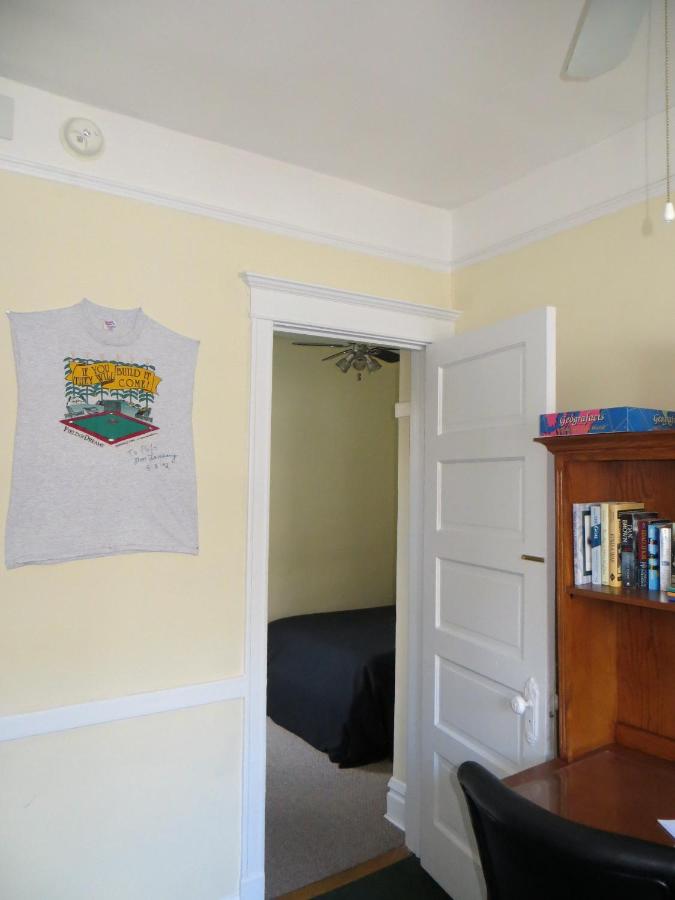 Three-Bedroom Suite at The Polo Inn Bridgeport U.S.A.