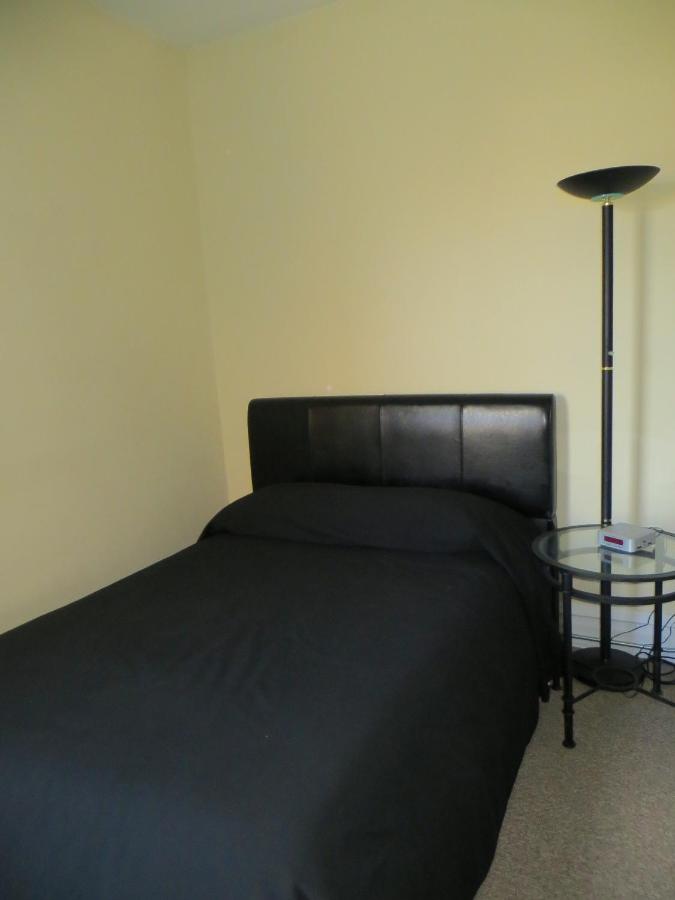 Three-Bedroom Suite at The Polo Inn Bridgeport U.S.A.