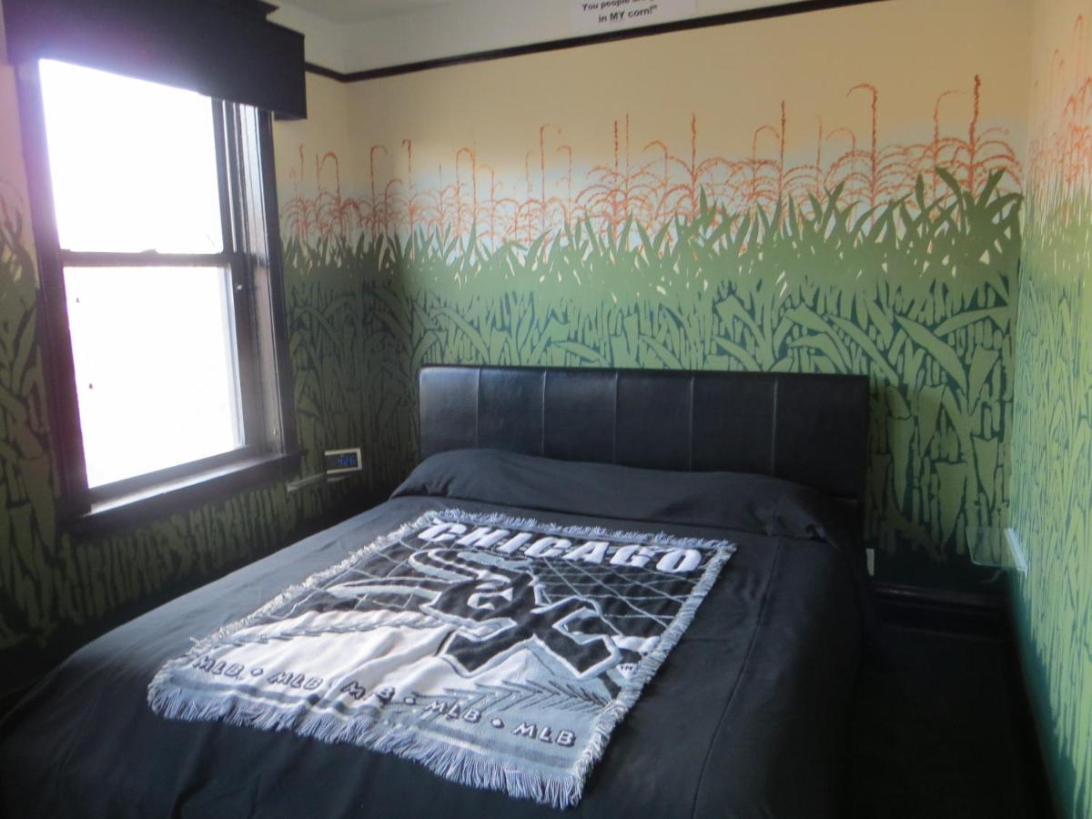 Three-Bedroom Suite at The Polo Inn Bridgeport U.S.A.
