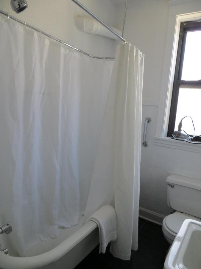 Two-Bedroom Suite at The Polo Inn Bridgeport U.S.A.