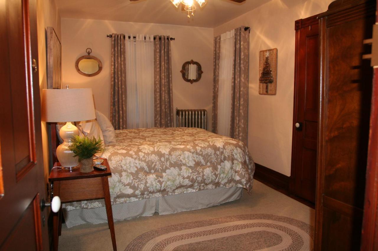 | Lizard Creek Inn