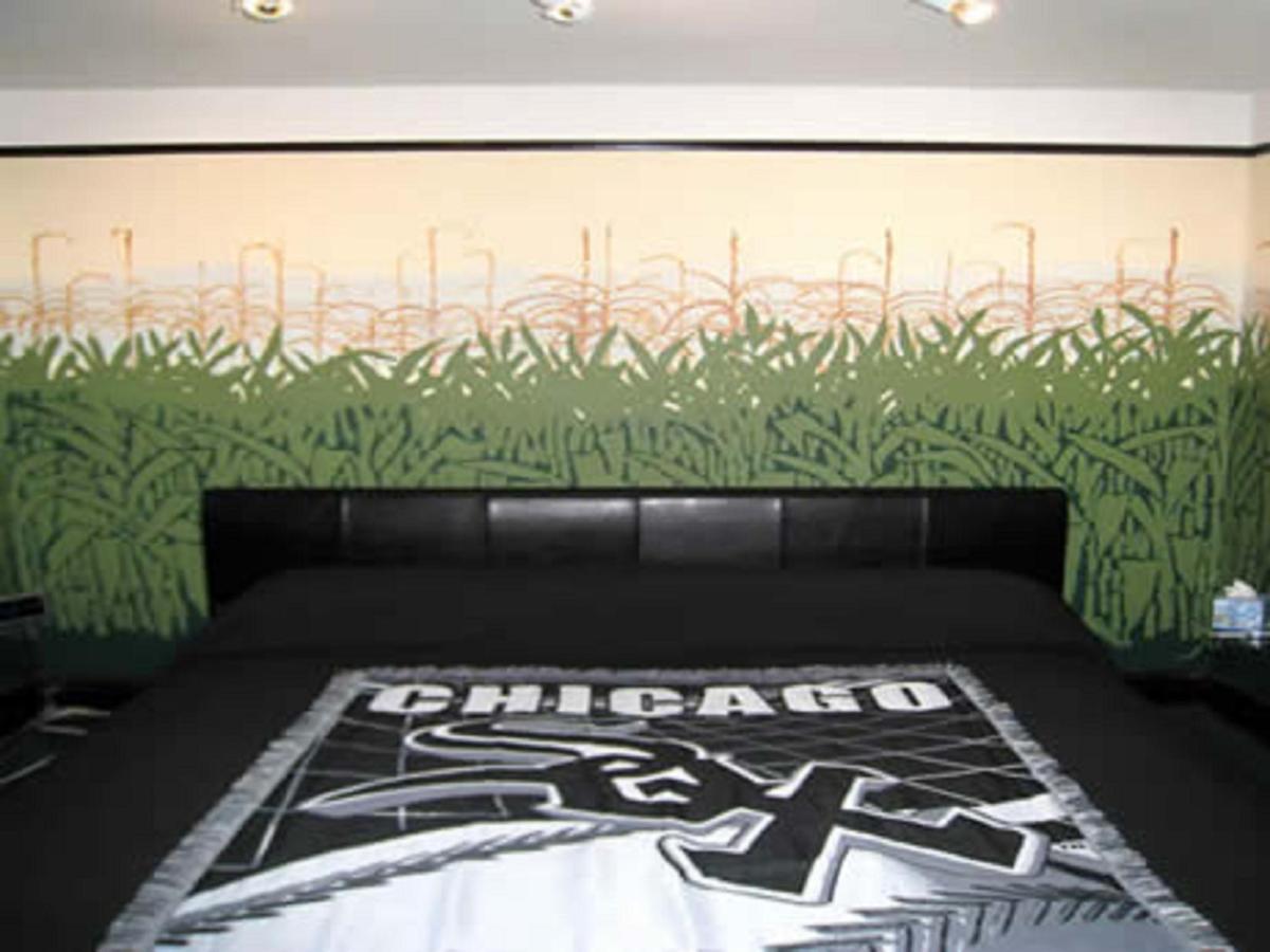 Three-Bedroom Suite at The Polo Inn Bridgeport U.S.A.