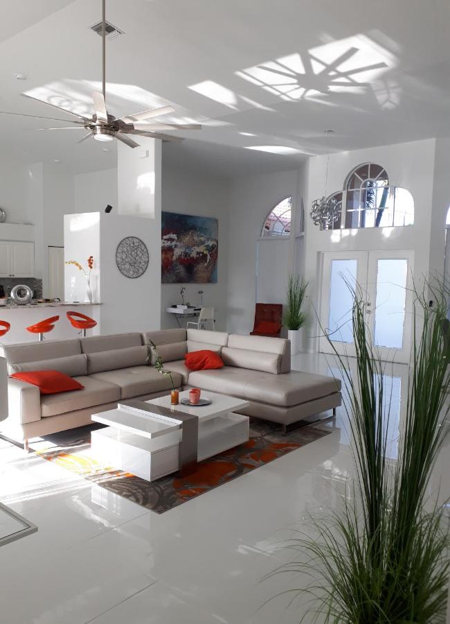 | Villa Eyleen