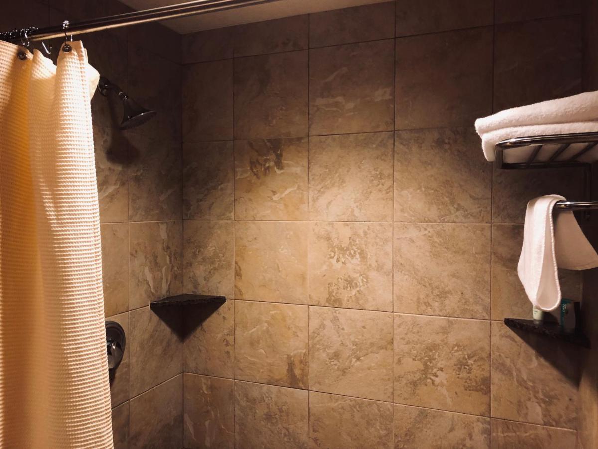 Double Room at Heathman Lodge