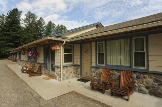 | Country Club Motel