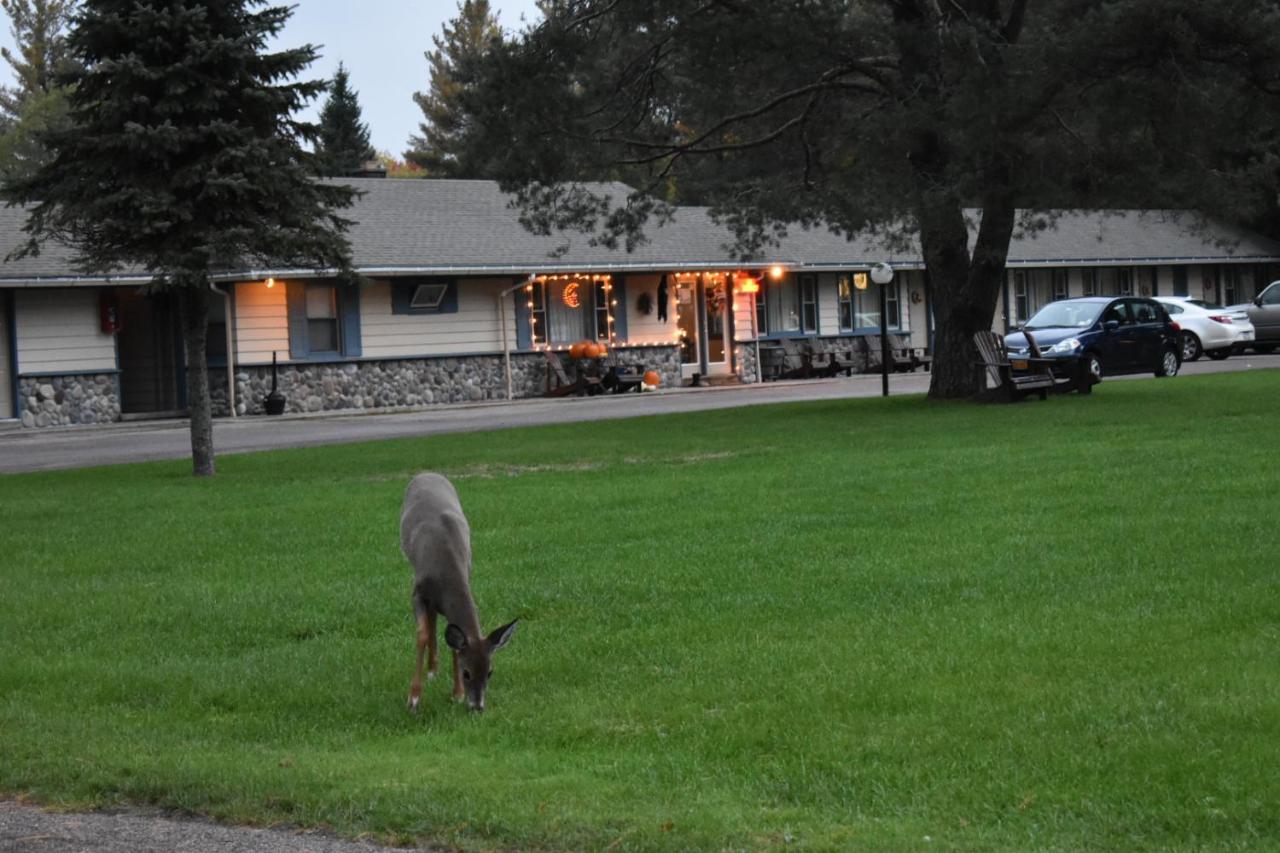 | Country Club Motel