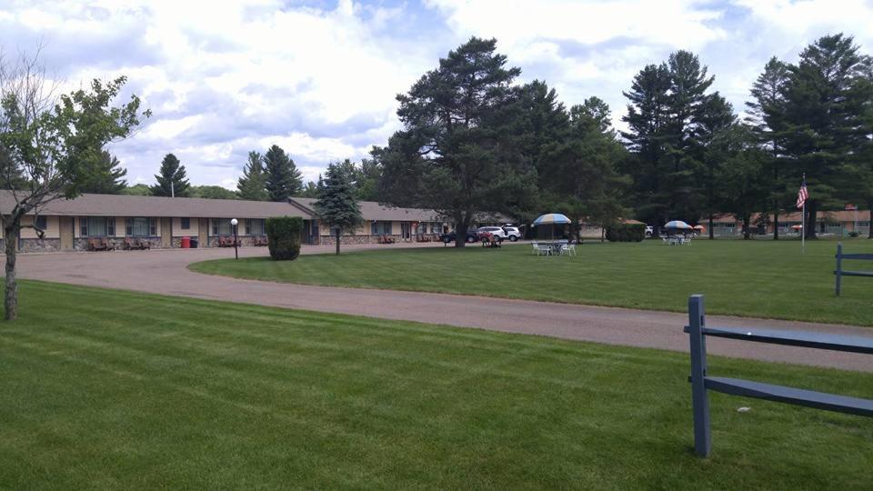 | Country Club Motel