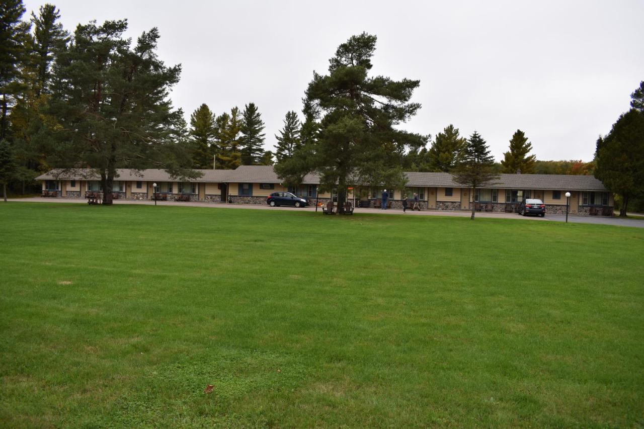 | Country Club Motel
