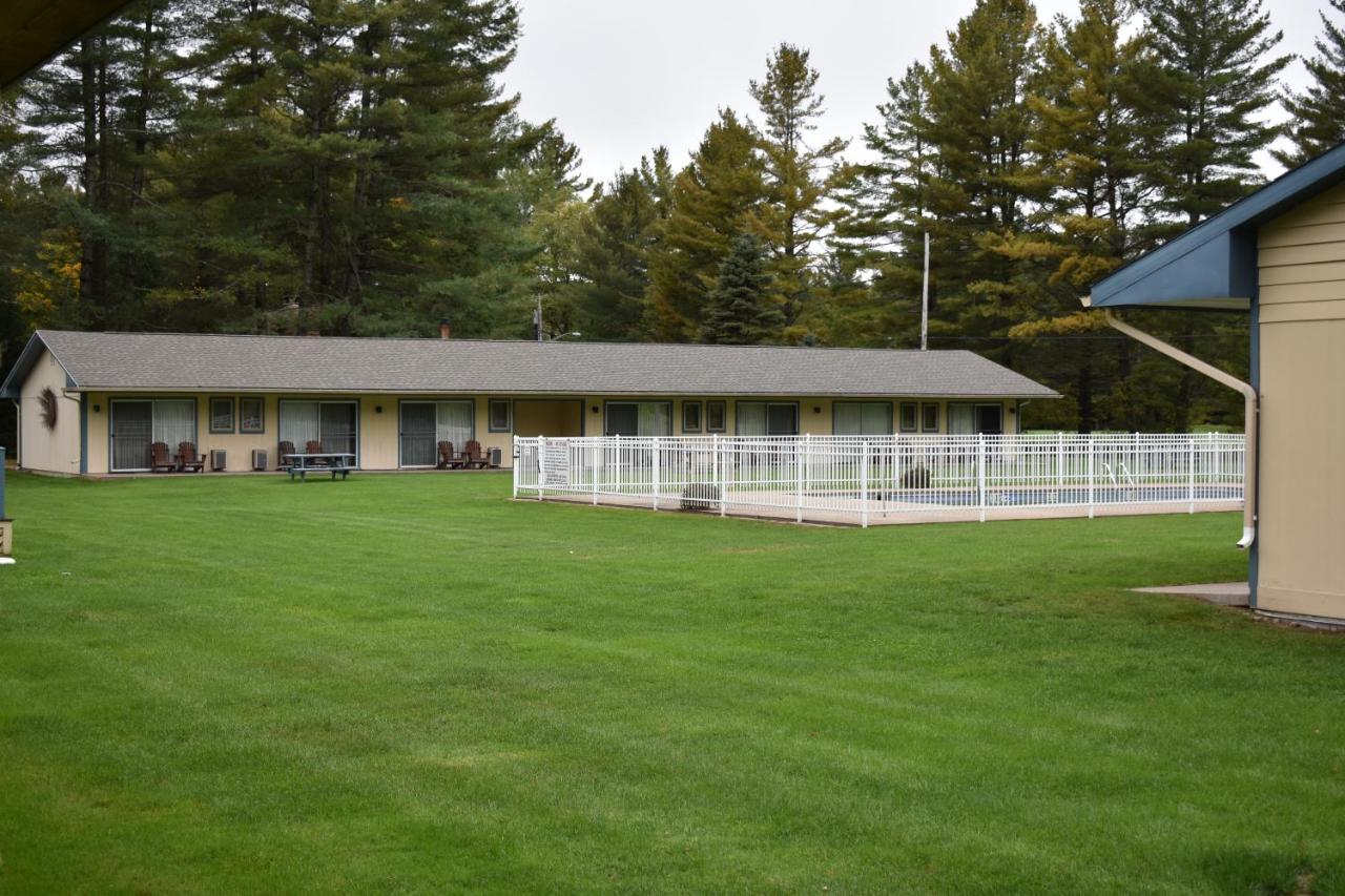 | Country Club Motel