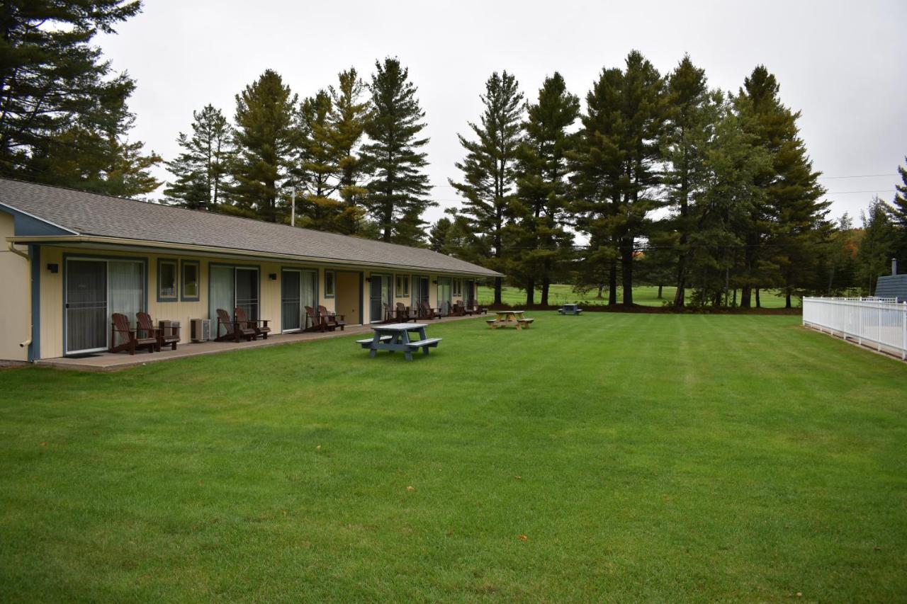  | Country Club Motel