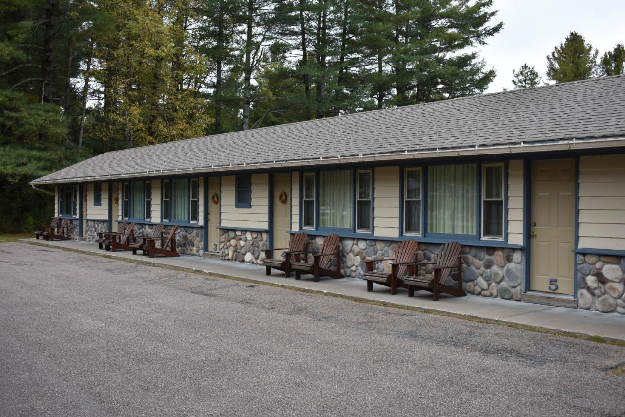 | Country Club Motel