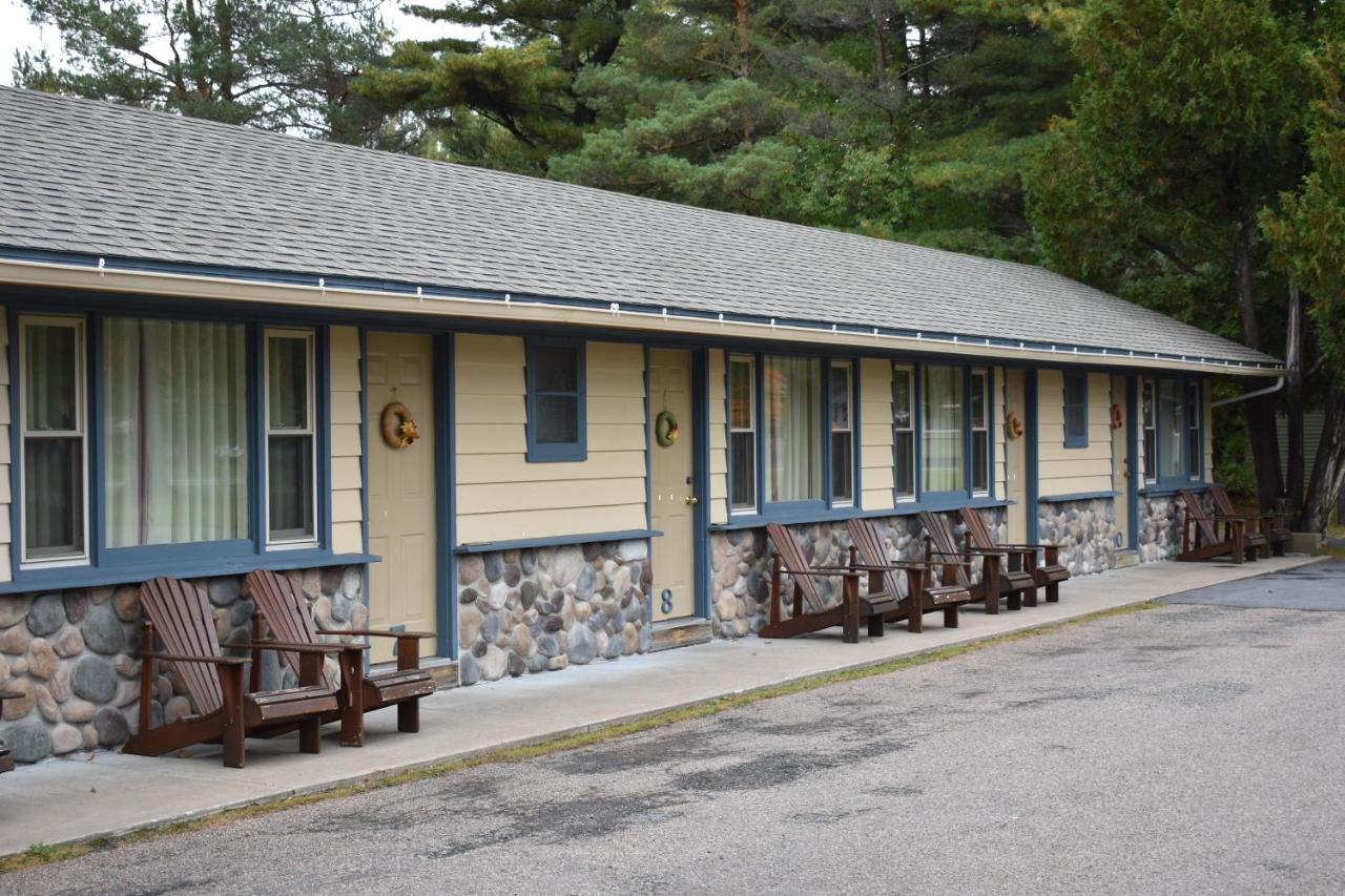 | Country Club Motel