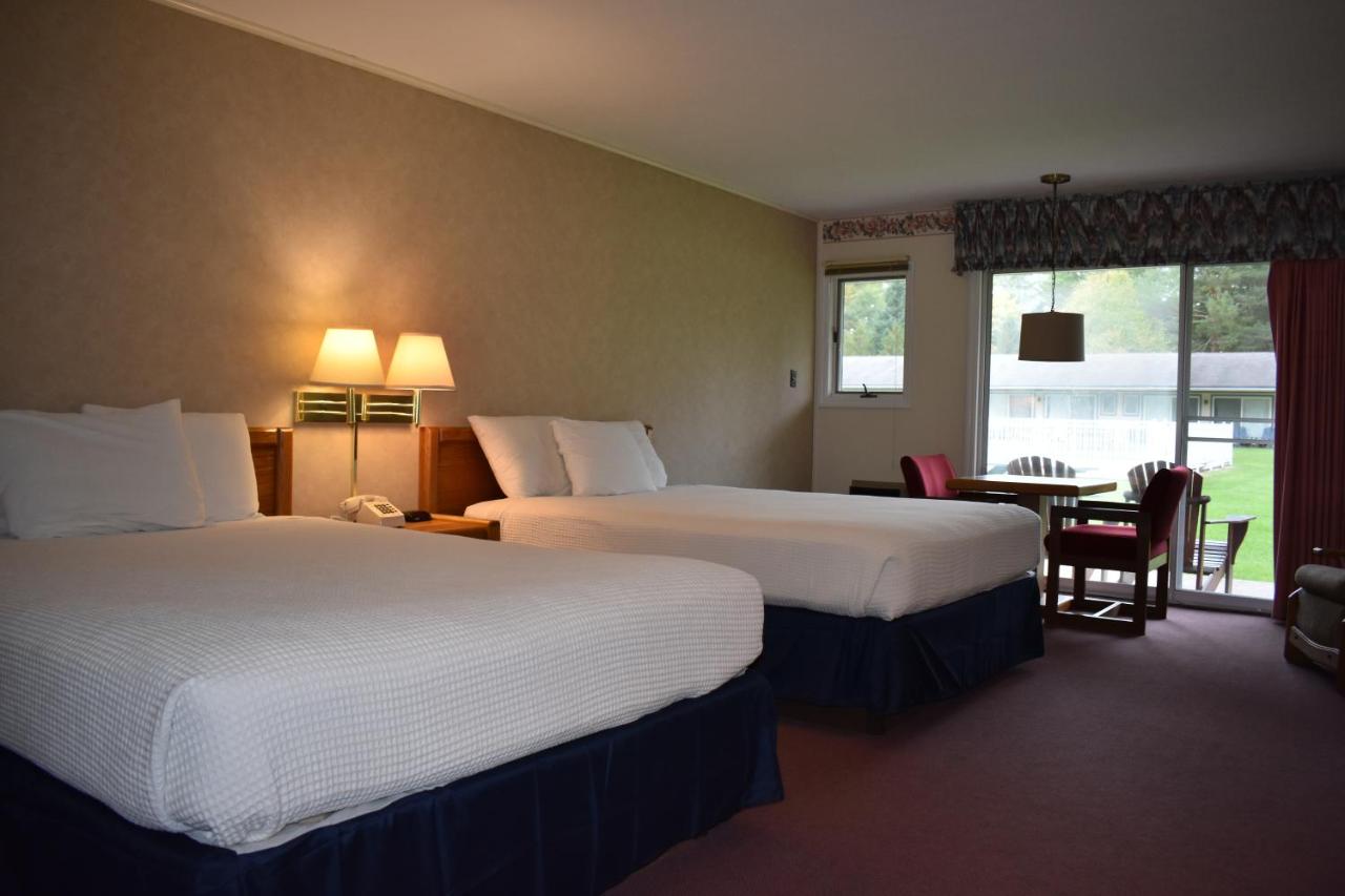 | Country Club Motel