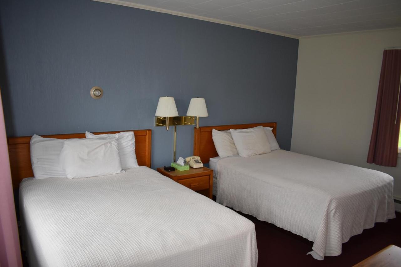 | Country Club Motel