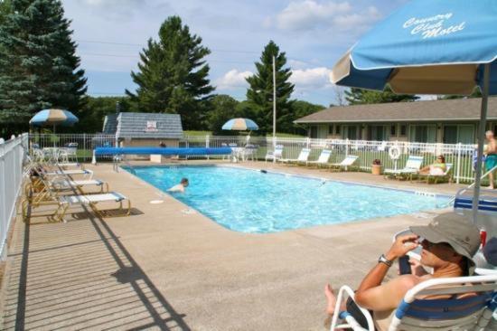 | Country Club Motel