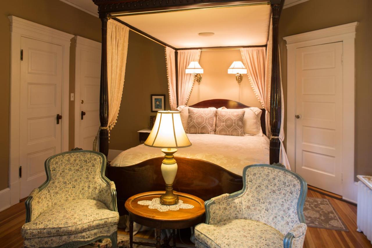 | The Lion and the Rose Bed and Breakfast