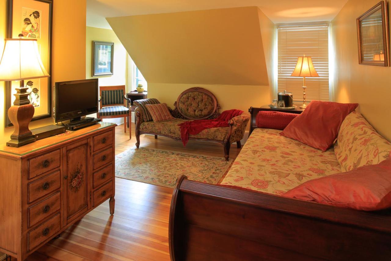 | The Lion and the Rose Bed and Breakfast