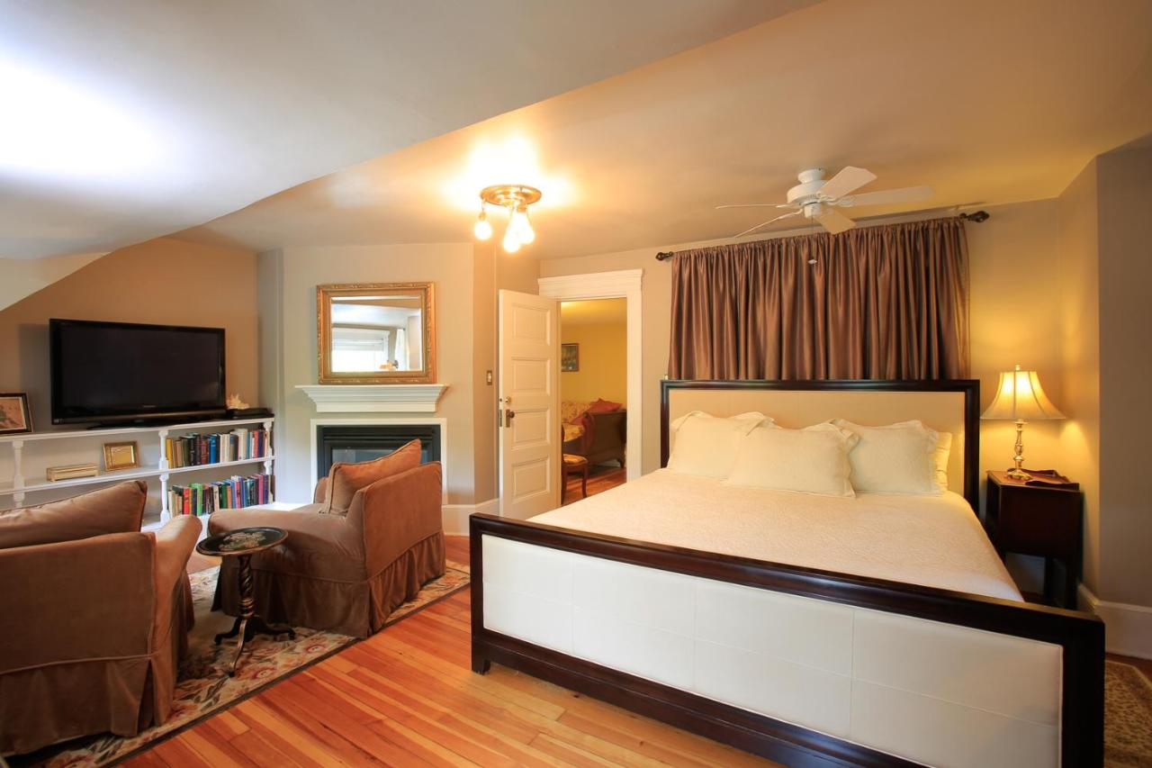 | The Lion and the Rose Bed and Breakfast