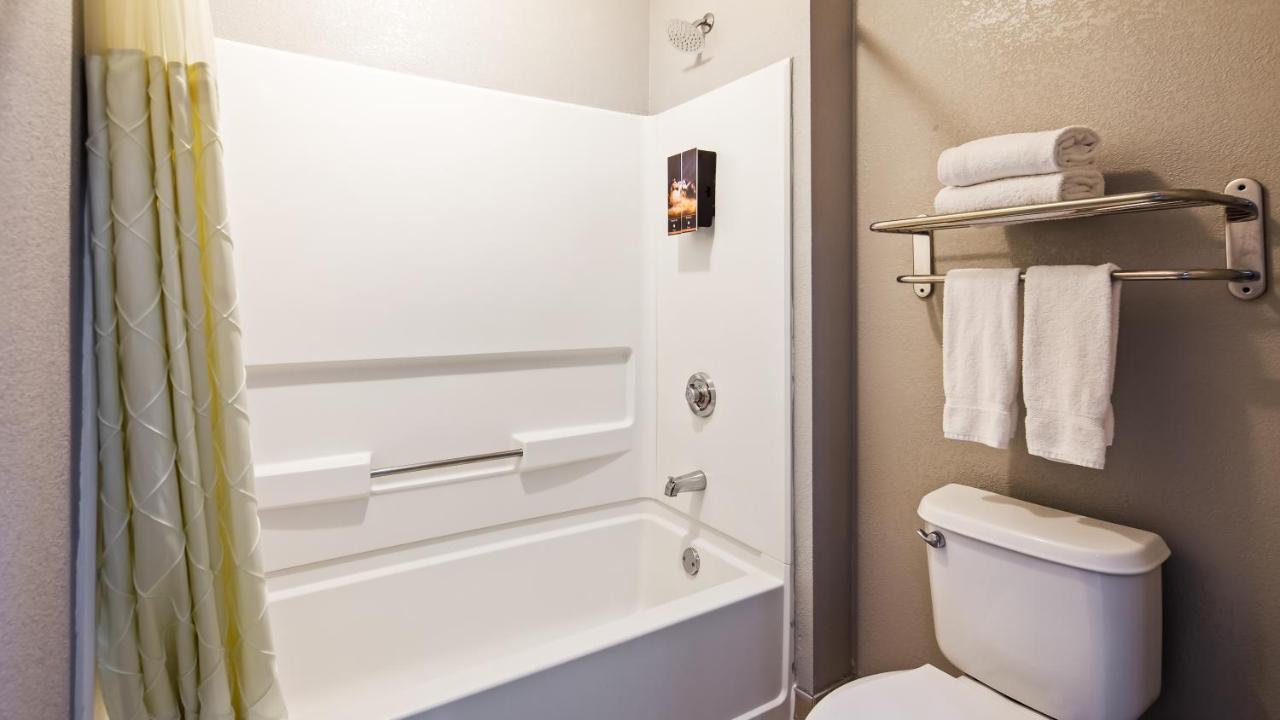 | Best Western La Hacienda Inn