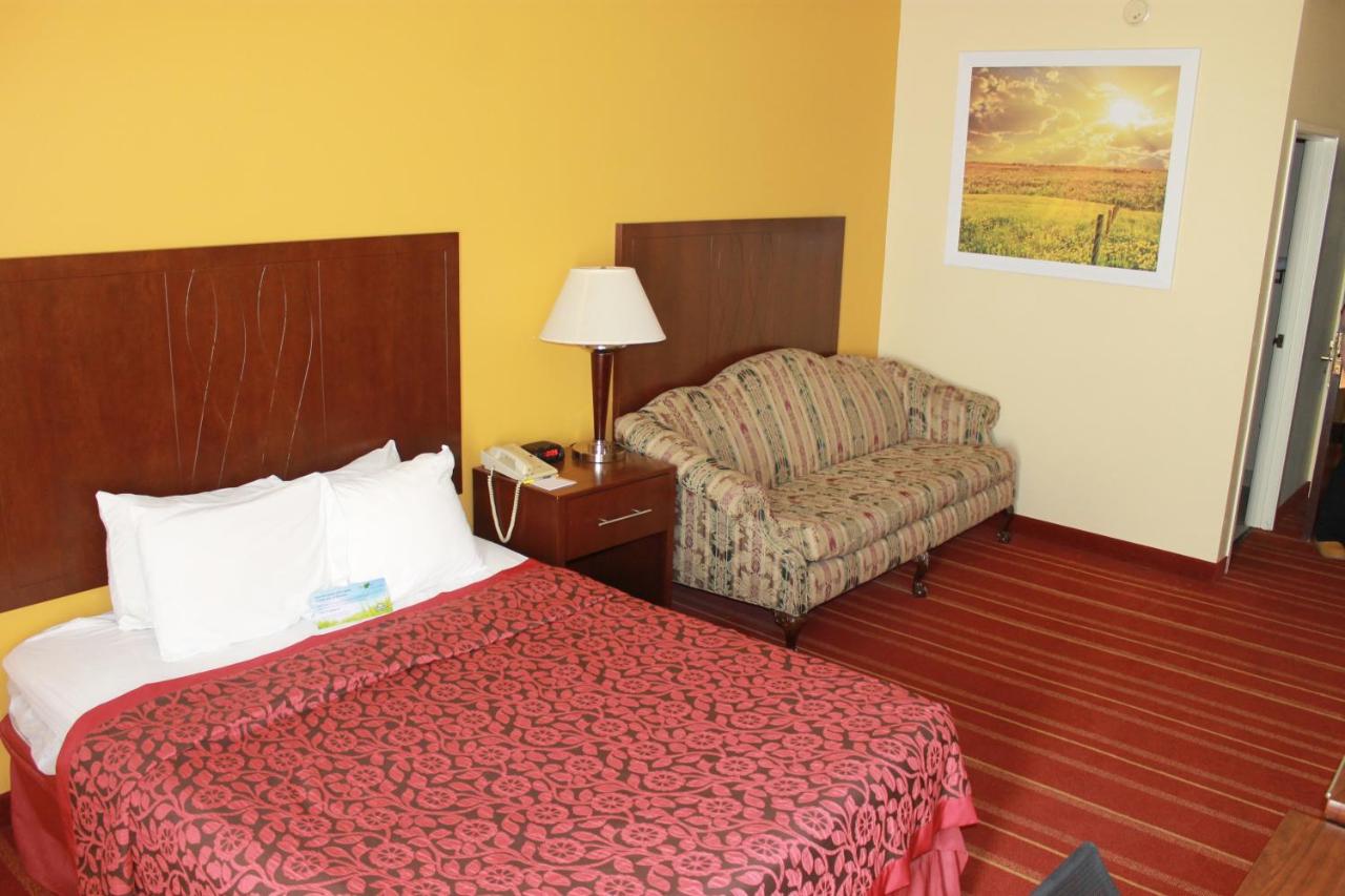 King Suite - Non-Smoking at Days Inn by Wyndham Walcott Davenport