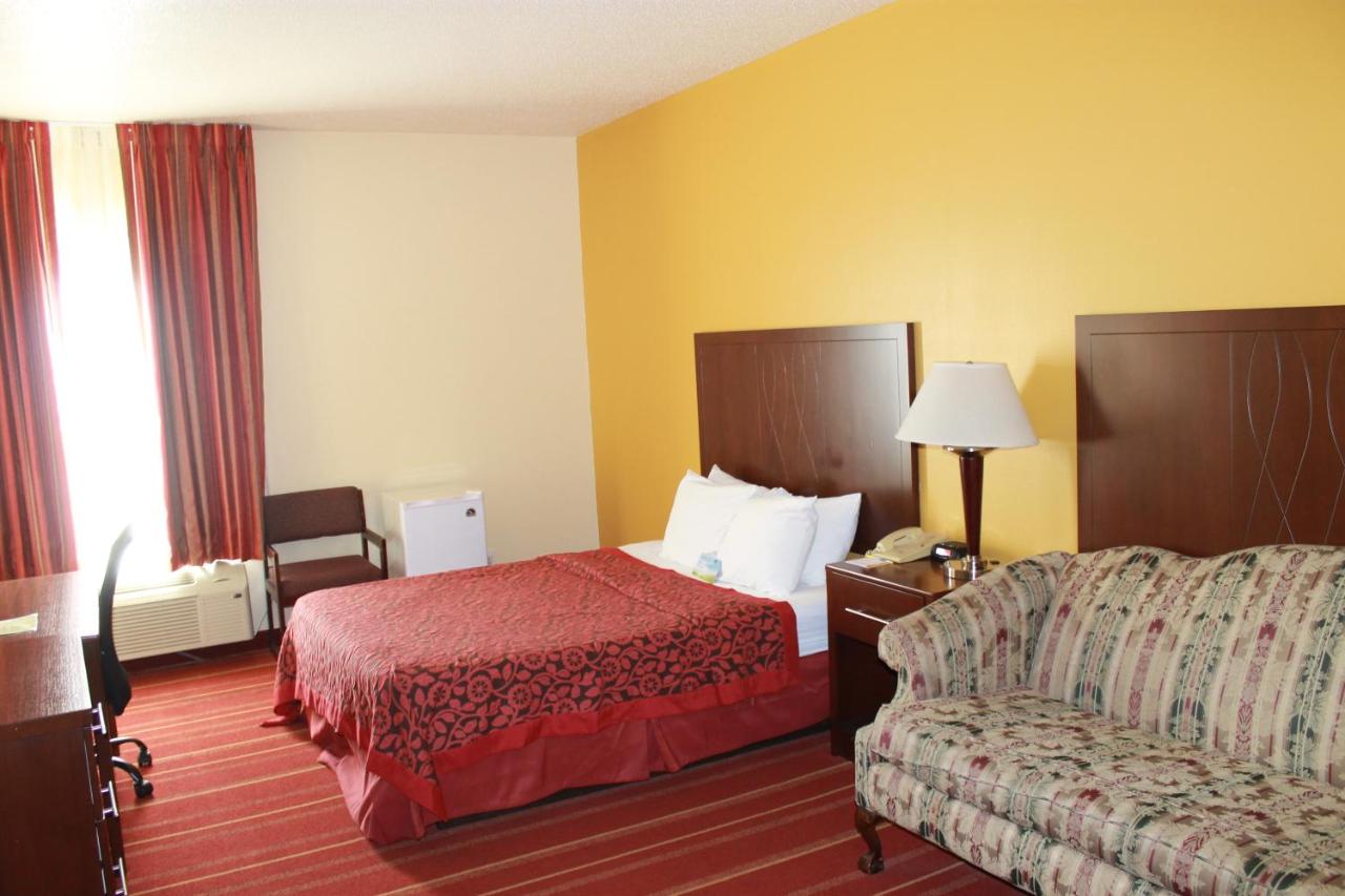 King Suite - Non-Smoking at Days Inn by Wyndham Walcott Davenport