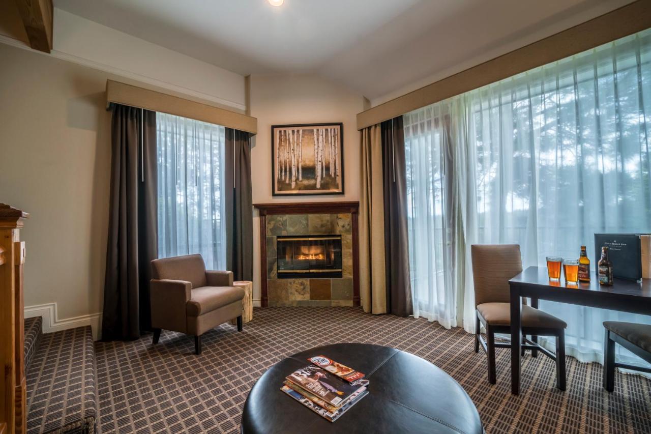 Canyon View Suite with River View - Ground Floor at Pine Ridge Inn