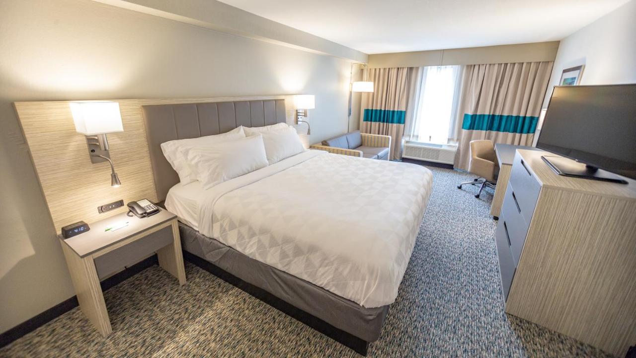 King Room - Hearing Accessible - Roll-in Shower at Holiday Inn Knoxville N - Merchant Drive by IHG