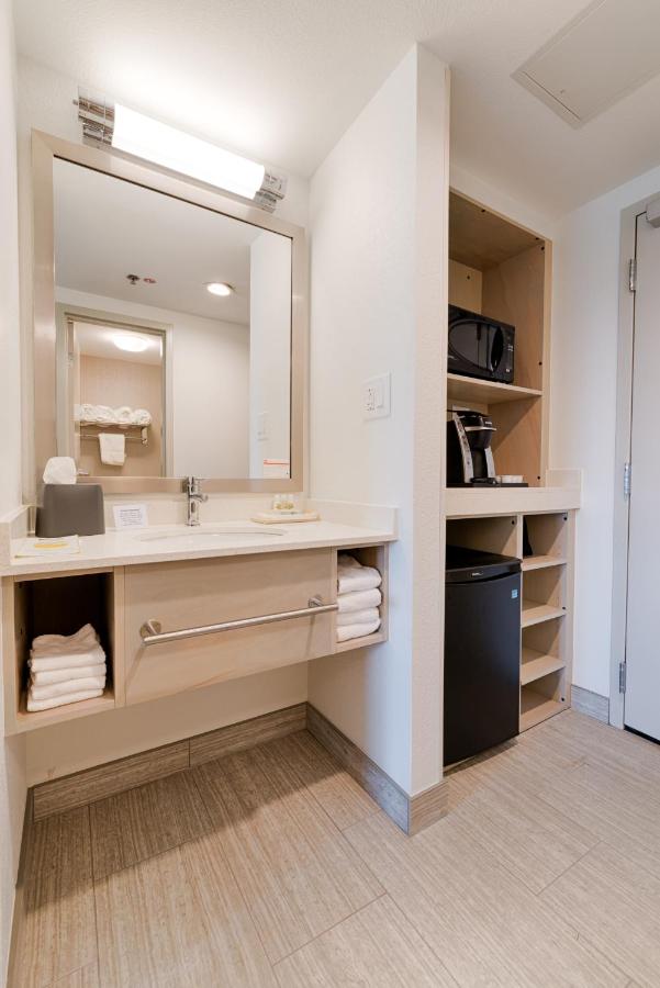 King Room - Hearing Accessible - Roll-in Shower at Holiday Inn Knoxville N - Merchant Drive by IHG