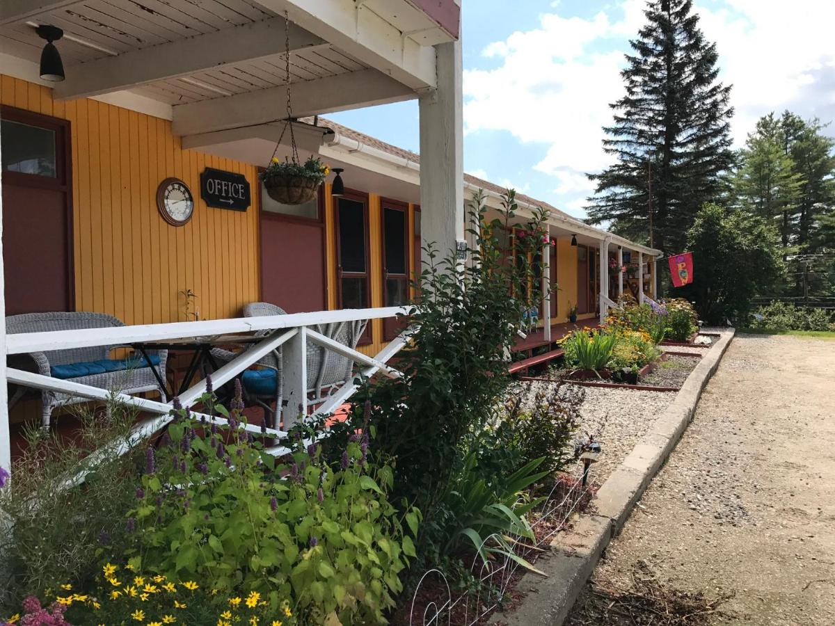 | Snowdon Chalet Motel