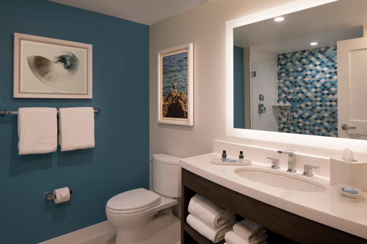 3KKQOV Three-Bedroom Suite at The Laureate Key West