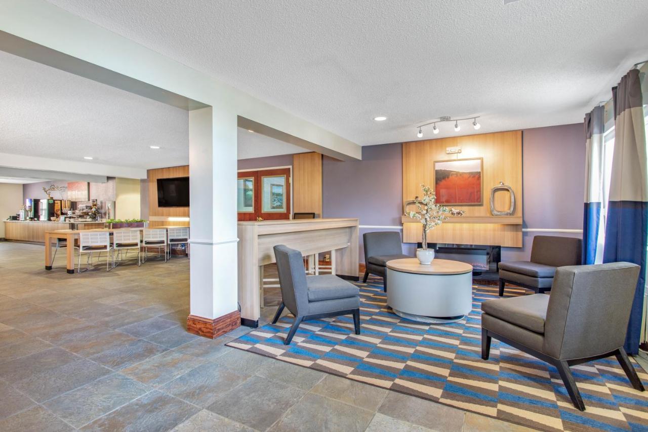 Queen Room with Two Queen Beds - Non-Smoking at Microtel Inn & Suites by Wyndham Lillington / Campbell Univ