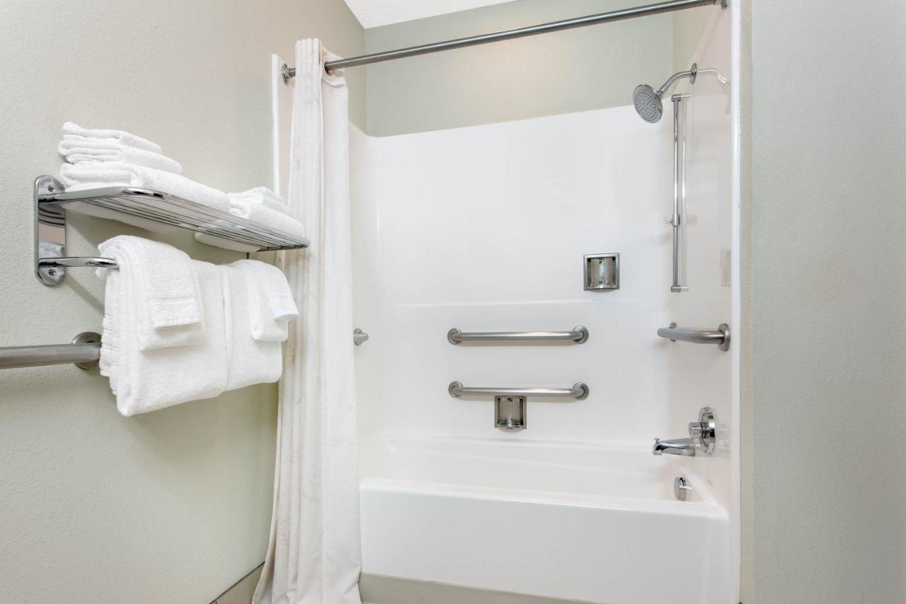 Queen Room - Disability Access- Non-Smoking at Microtel Inn & Suites by Wyndham Lillington / Campbell Univ