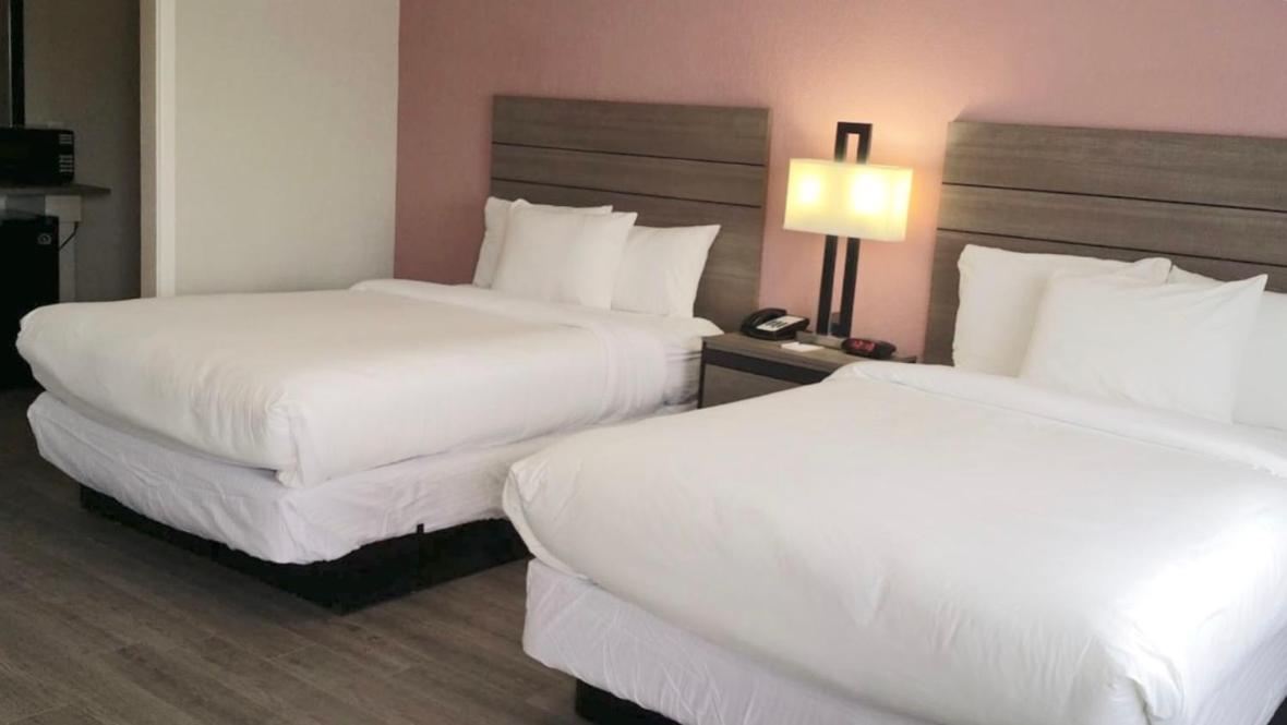  | Econo Lodge Inn & Suites